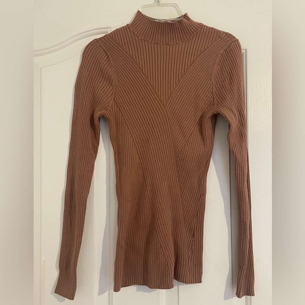 Women’s H&M mock neck tan top size small